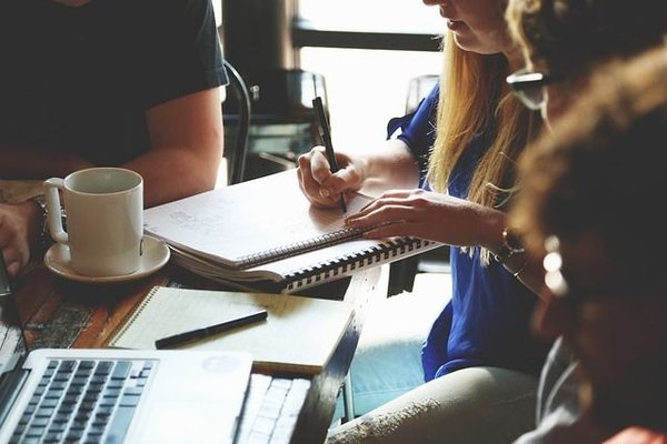 Quelles sont les actions pertinentes à mettre en œuvre pour développer une entreprise ?