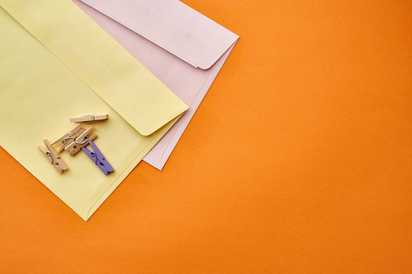 Conseils pour choisir la meilleure enveloppe postale en plastique
