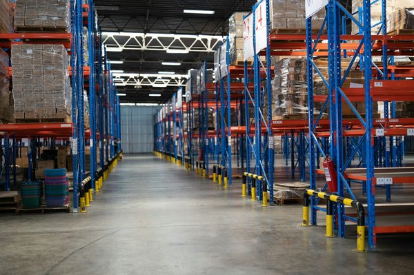 Optimiser votre entrepôt avec des racks dynamiques pour une gestion FIFO efficace