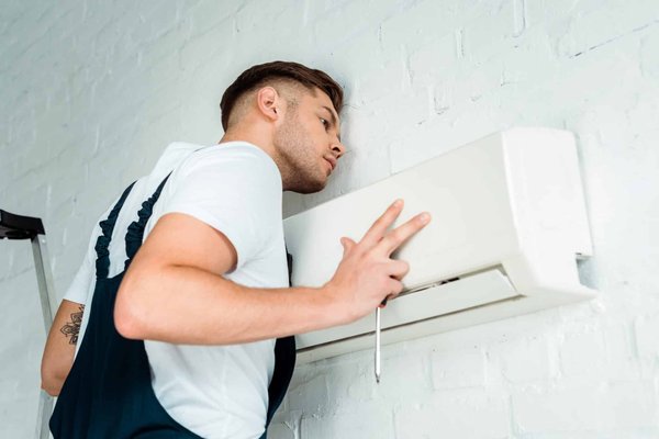 Entreprise spécialisée en installation de climatisation : combien coûte chaque prestation ?